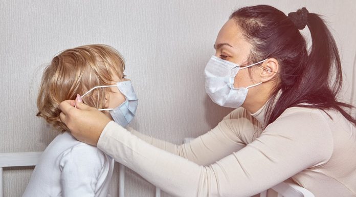 Koronoavirus: Število zbolelih pri nas narašča, koliko je okuženih?