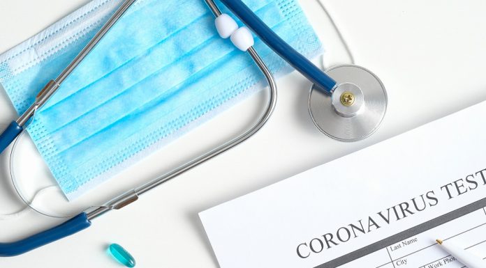 Kako se v resnici širi koronavirus SARS-CoV-2?