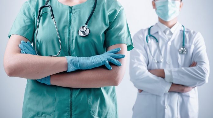 Premalo vitamina D vodi v hujši potek covid-19