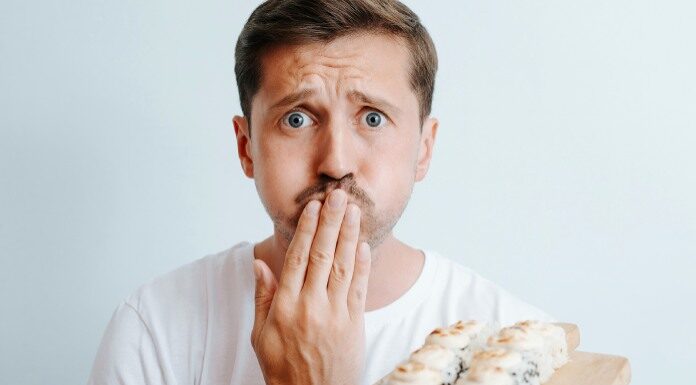 Zastrupitev s hrano poleti.