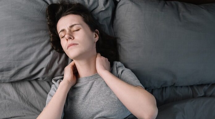 Fibromialgija-nepojasnjene bolečine, utrujenost in nespečnost.