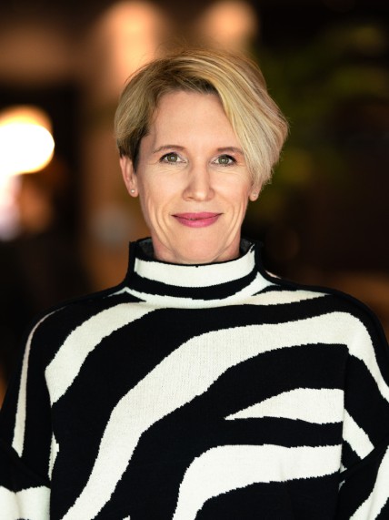 Dr. Bernarda Logar Zakrajšek