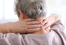 Bolečine v vratu in vzdolž roke pri odrasli osebi