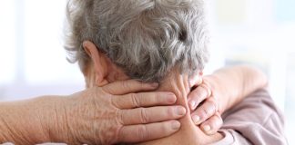 Bolečine v vratu in vzdolž roke pri odrasli osebi