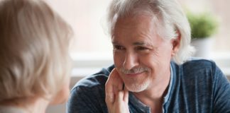 Zaupanje in pogovor med bolnikom in bližnjim med zdravljenjem raka