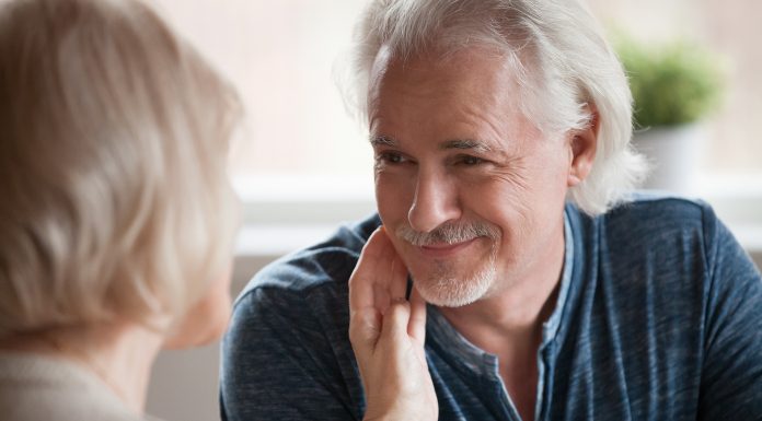 Zaupanje in pogovor med bolnikom in bližnjim med zdravljenjem raka