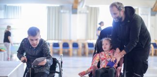 Otroci in mladi invalidi pri športnih dejavnostih s strokovno podporo