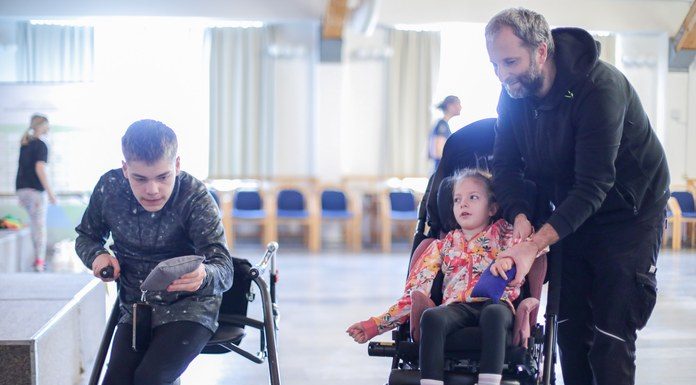 Otroci in mladi invalidi pri športnih dejavnostih s strokovno podporo