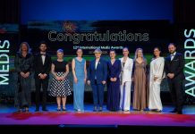 Podeljene so nagrade International Medis Awards for Medical Research Skupinska fotografija zmagovalcev 12. International Medis Awards s predsednico Republike Slovenije na odru.